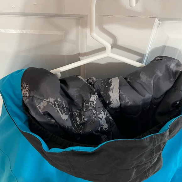 The North Face Kids Blue Jacket - Picture 6 of 14